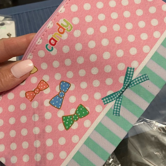 Cute Little Candy Makeup Pouch with 2 Bling Keychains - Picture 7 of 8